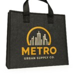 Trendiger Retro-Style, nachhaltig produziert aus recyceltem PET – unsere veganen Filztaschen.